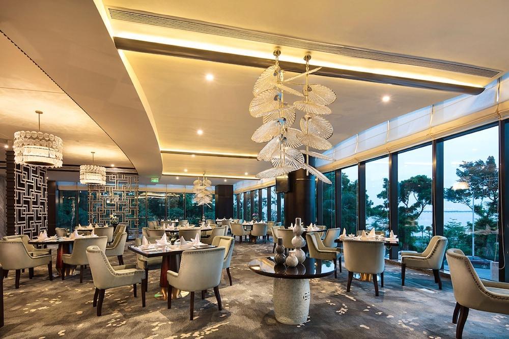 Grand Bay Hotel Джухай Екстериор снимка