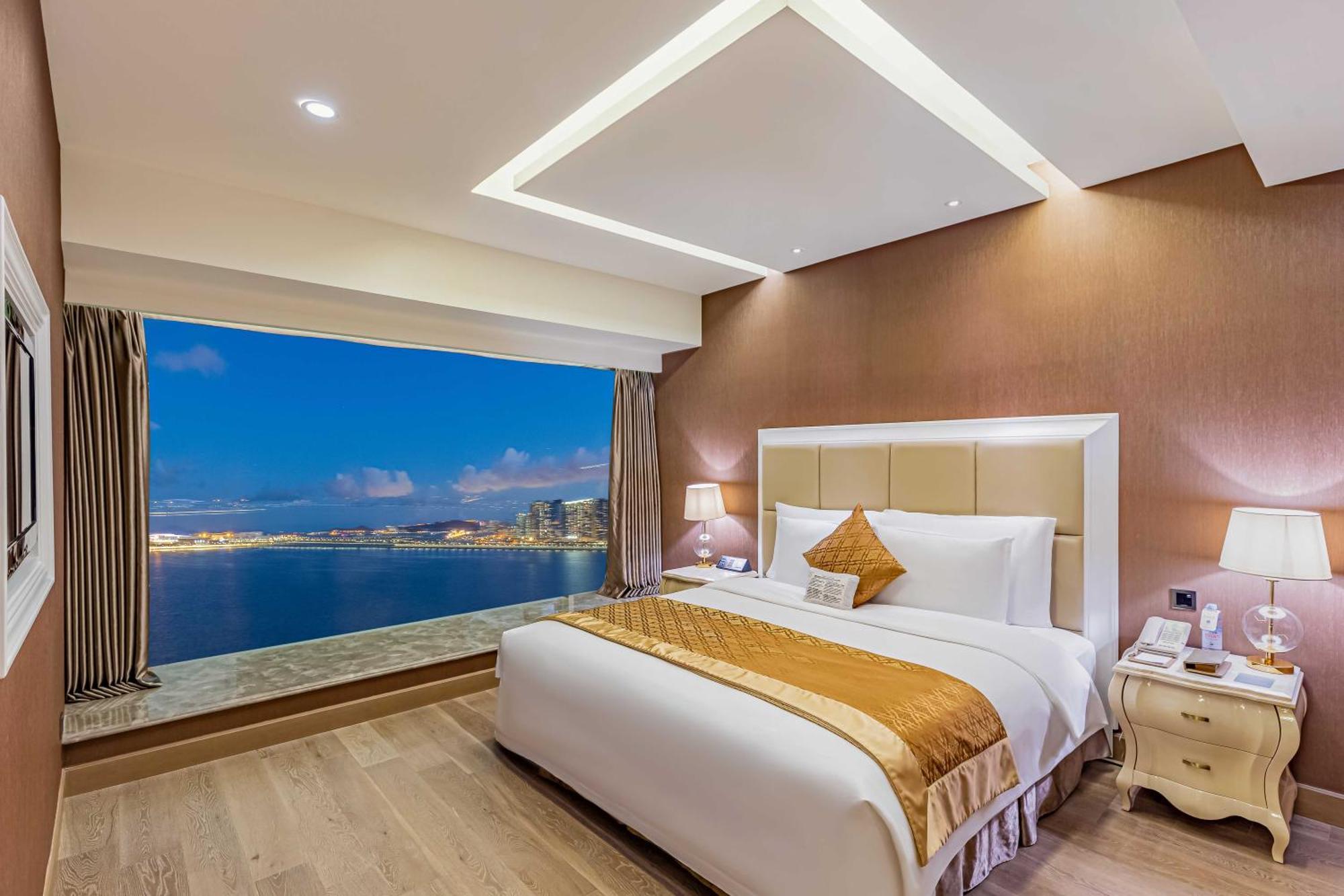 Grand Bay Hotel Джухай Екстериор снимка