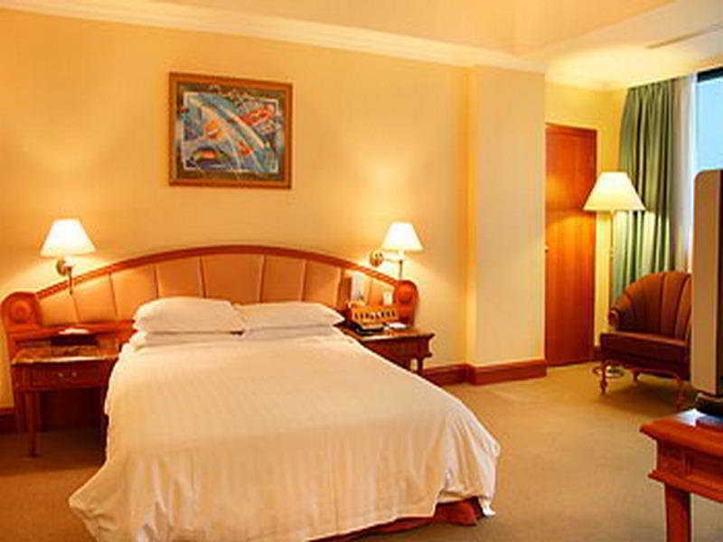 Grand Bay Hotel Джухай Екстериор снимка