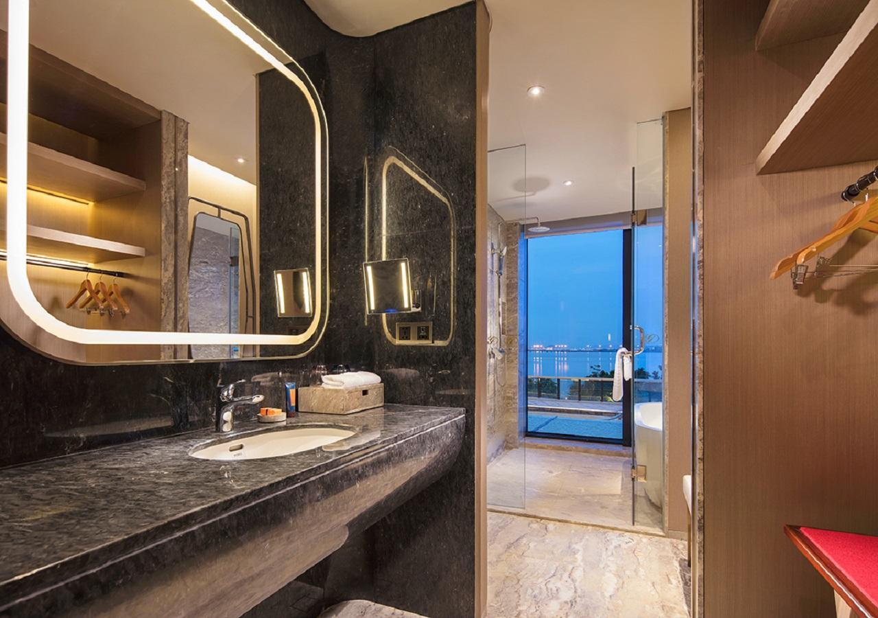 Grand Bay Hotel Джухай Екстериор снимка