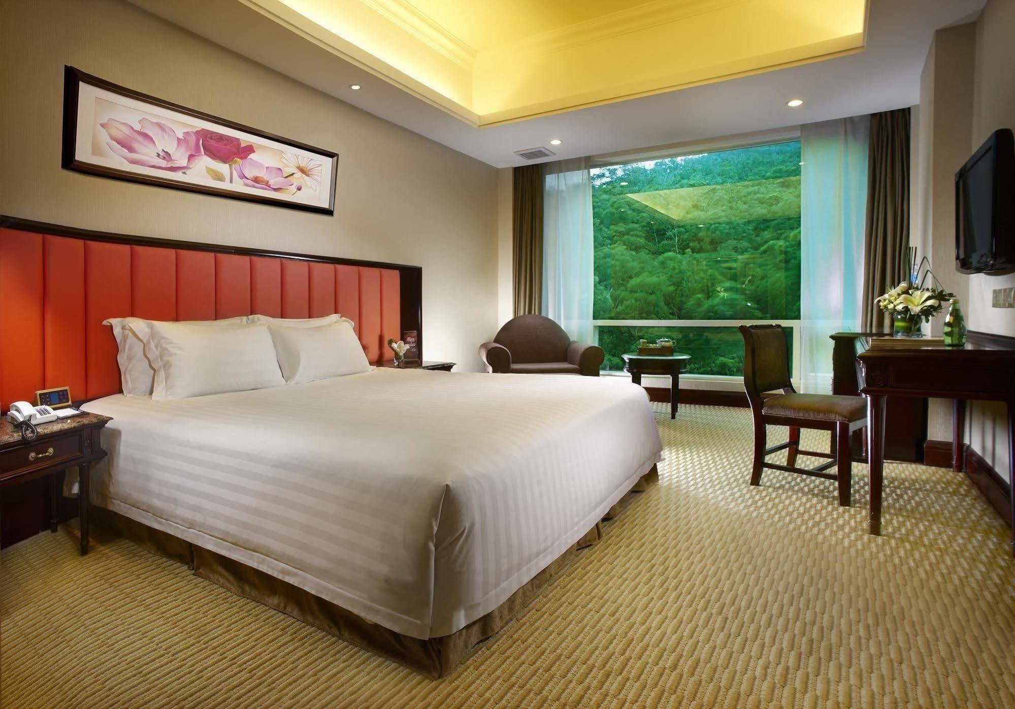 Grand Bay Hotel Джухай Екстериор снимка