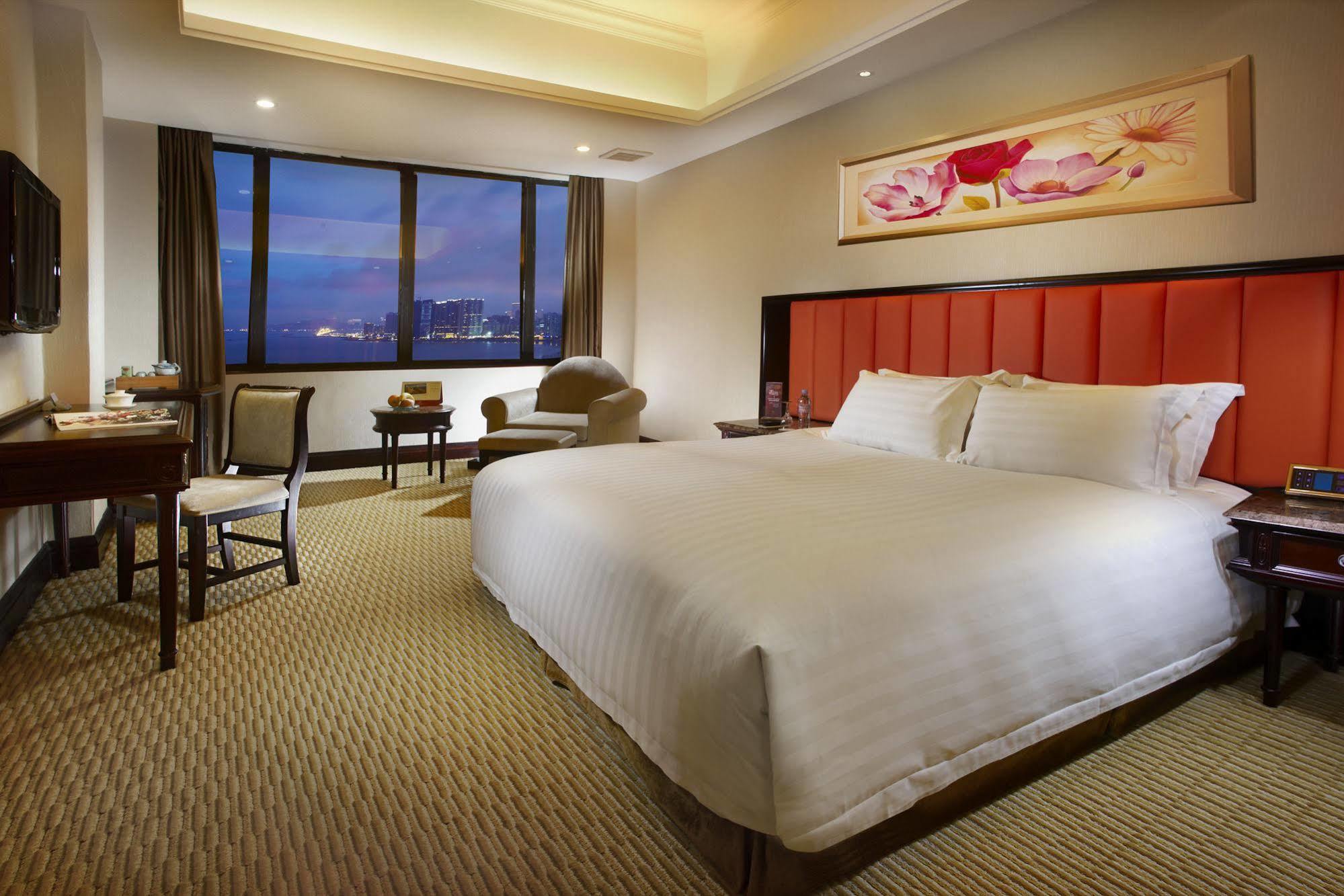 Grand Bay Hotel Джухай Екстериор снимка